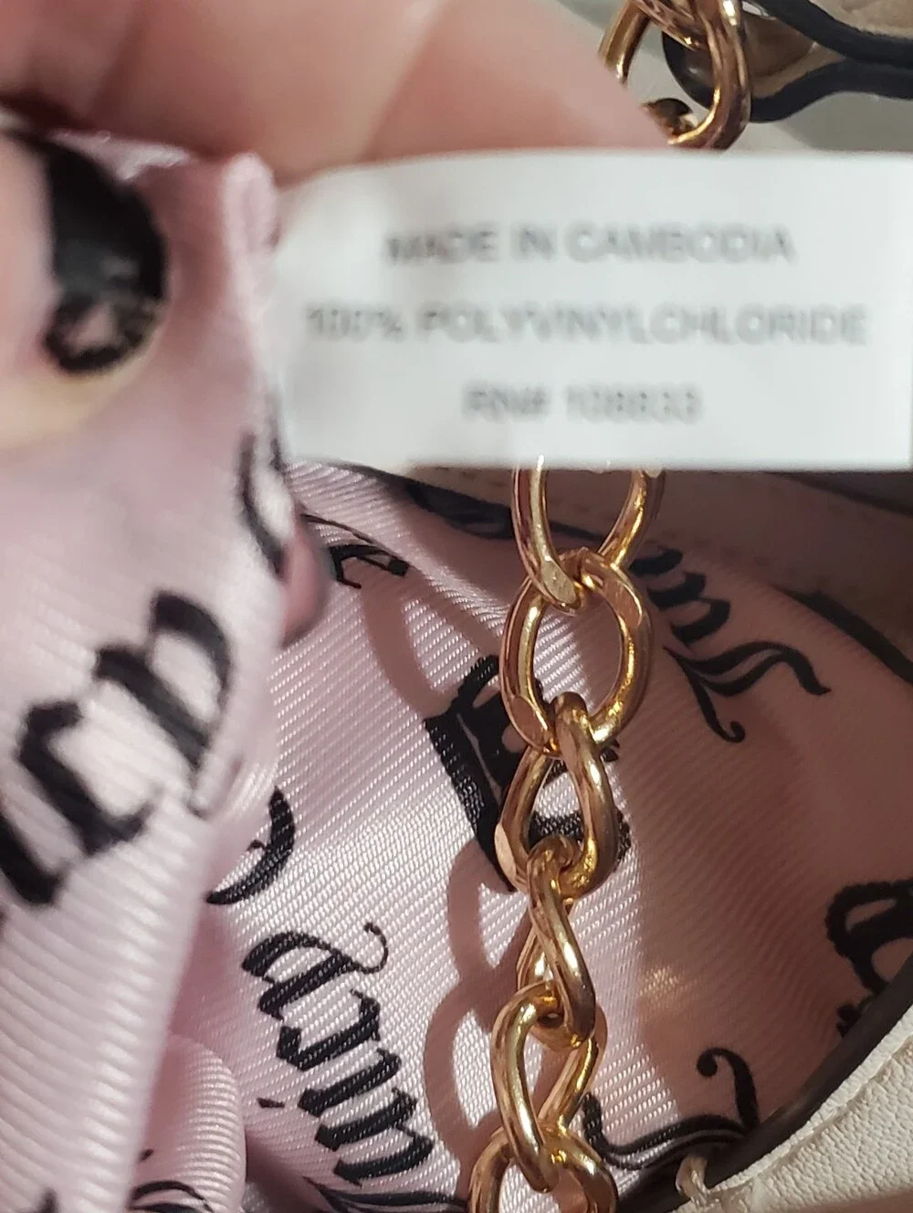 JUICY COUTURE ROYAL CREST HOBO BAG. SOFT WHITE. GOLD TONE CHAIN.